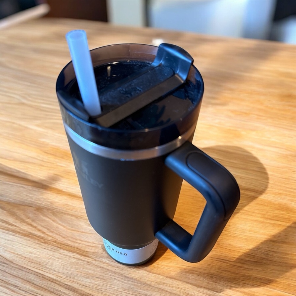 Stanley 40oz Quencher H2.0 Black Tumbler - Picture 3 of 8